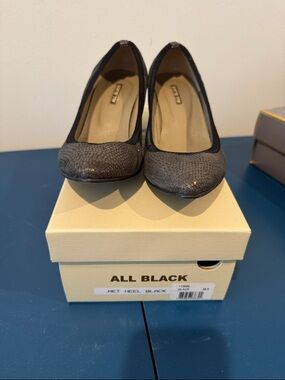 All Black - Women’s Black Serpentine Round-Toe Kitten Heels - 8.5